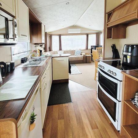 Lakeside Cotswold Holiday Home Cirencester Exterior foto