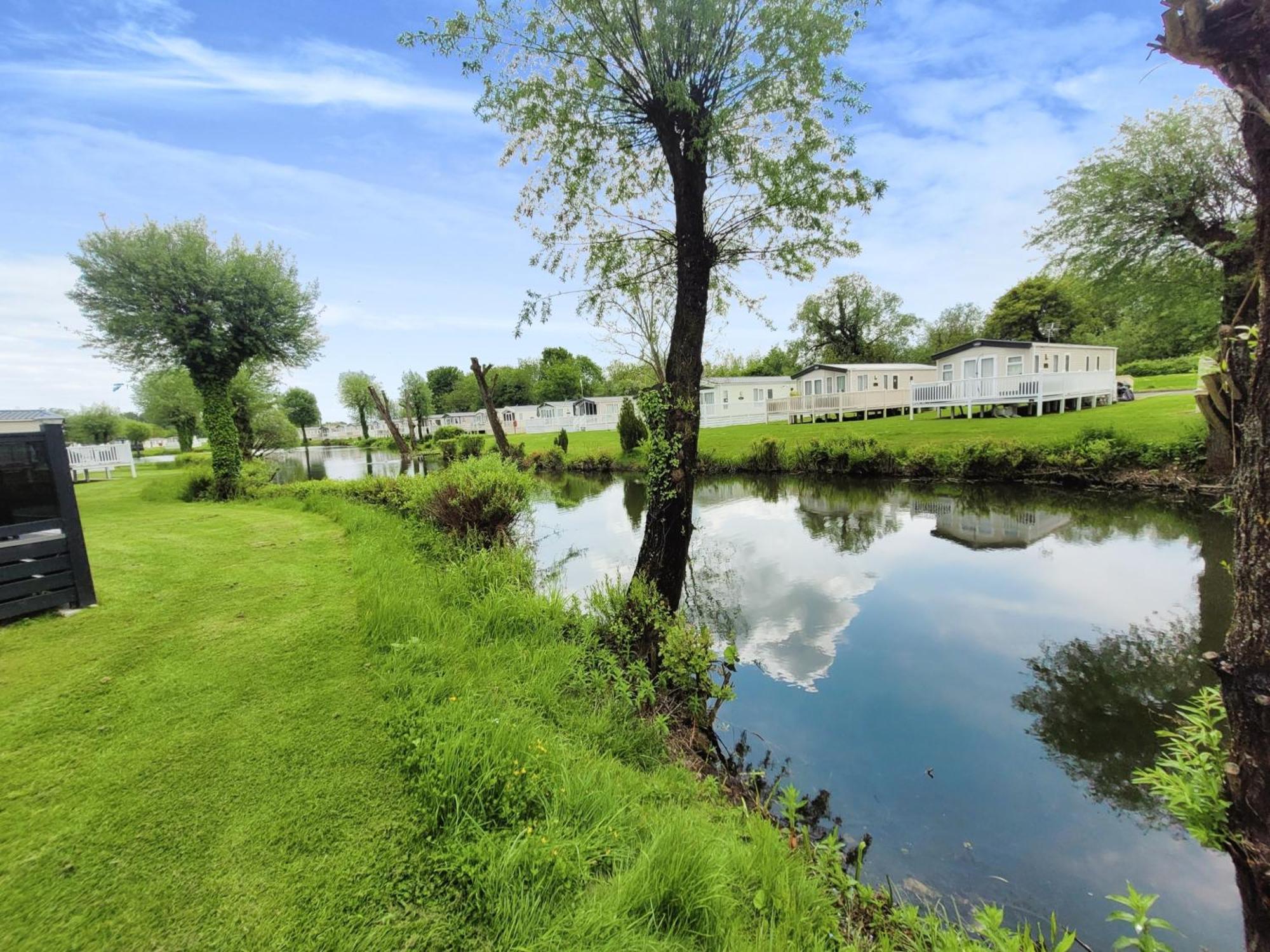 Lakeside Cotswold Holiday Home Cirencester Exterior foto